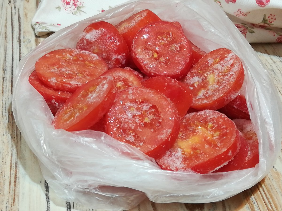 Как правильно заморозить свежие помидоры на зиму
