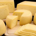 Можно ли хранить твердый сыр в морозильной камере