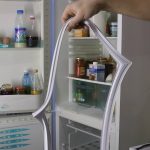 Как поменять резинку на холодильнике Стинол