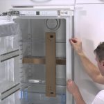 Как правильно установить холодильник по уровню