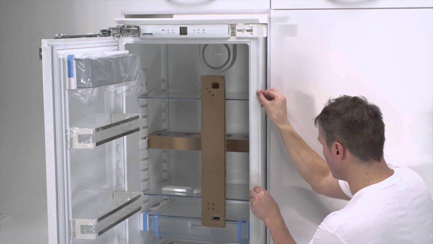 Как правильно установить холодильник по уровню