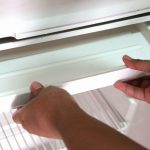 Как вытащить поддон из холодильника Индезит