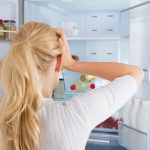Почему холодильник издает странные звуки